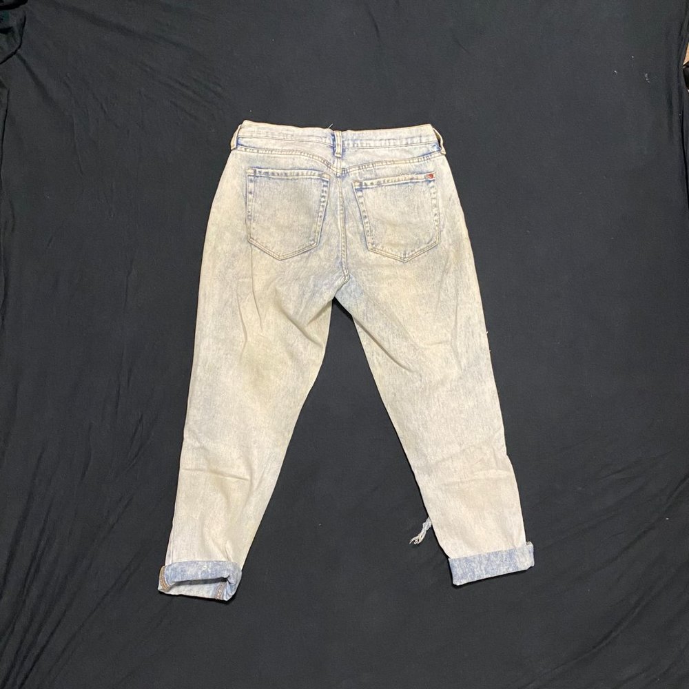 Distressed Light-Washed Jeans - Picture 4 of 4